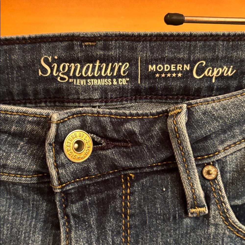 Levi Signature Dark Blue Denim Capris - Picture 2 of 3